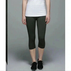 Lululemon Seamlessly Street Crop Heathered Gator Green Size 4